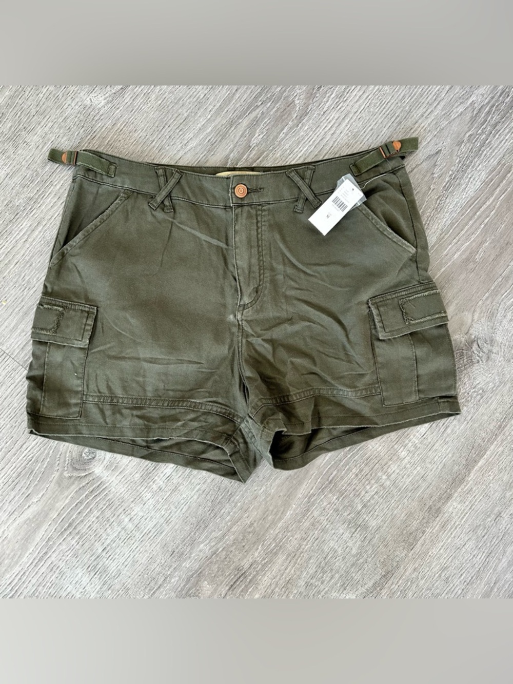 Anthropologie Stitch's women’s Moss colored shorts size M NEW